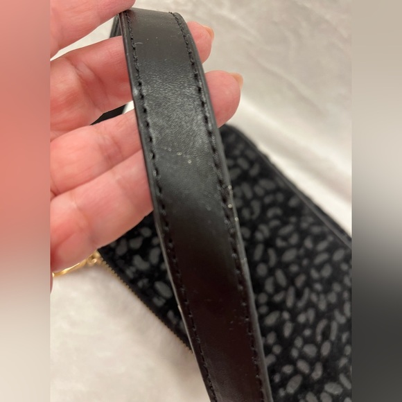 Black textured handbag - Picture 7 of 13